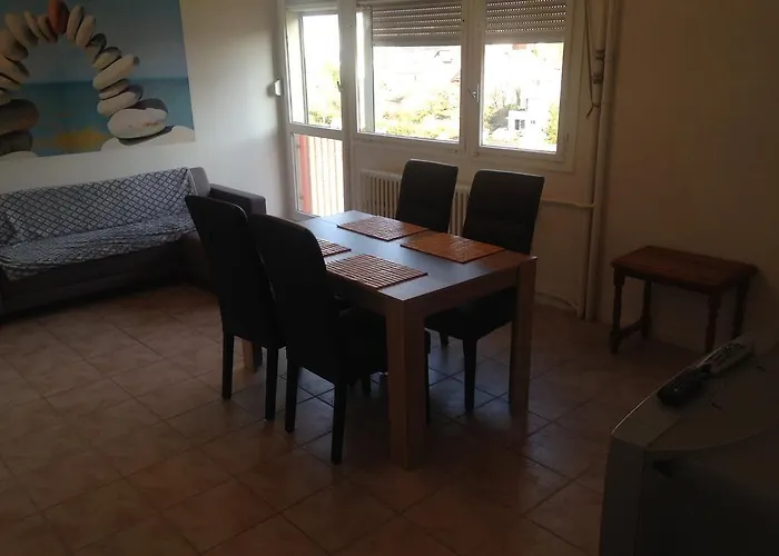 Le Verlaine Apartment *